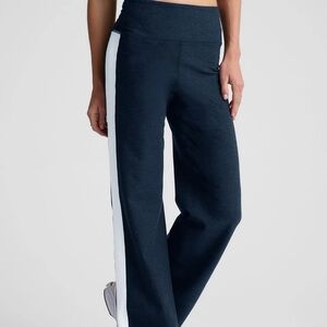 Beyond Yoga Line Up Wide Leg Pant Nocturnal Navy/Cloud White
